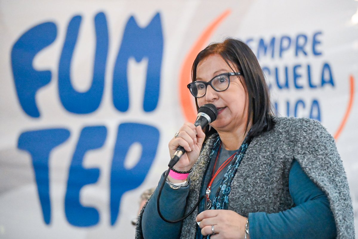 FumTep's tweet photo. Gran apertura del XIII Congreso de la FUM-TEP.

Las emociones se desbordaron en esta primer jornada, llena de reencuentros y merecidos reconocimientos a quienes han trabajado incansablemente por nuestra Federación. https://t.co/AcXGPnYgNN