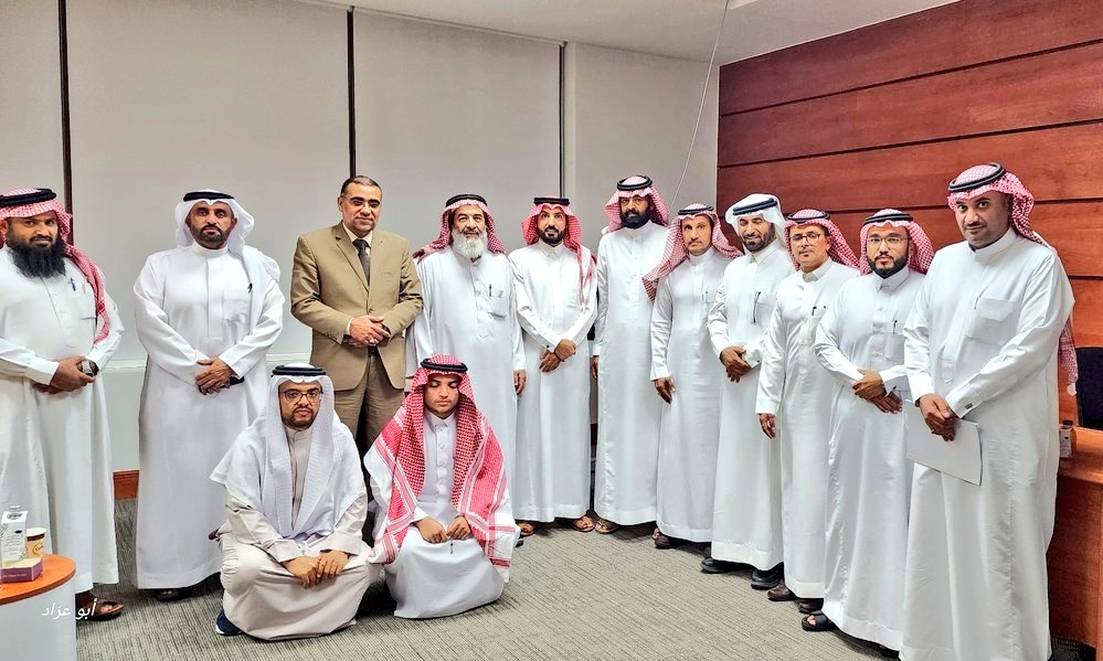 abuarrad's tweet photo. زاد من سعادتي مساء الخميس ١٥ -١١-١٤٤٥ حضوري لمناقشة رسالة الدكتوراة المرفق إعلانها في قسم القيادة والسياسات التربوية بكلية التربية بدعوةٍ كريمةٍ وشخصيةٍ من سعادة المشرف على الرسالة الزميل أ.د. أحمد الغفيري، والتي شارك في مناقشتها زميلين كريمين أسهما بجميل المناقشة في إثراء محتواها العلمي والمعرفي.
 وهنا أتقدّم بالتهنئة للطالبة ولذويها وللأخ المشرف وللقسم والكلية، سائلاً الله تعالى للجميع مزيد التوفيق والسدّاد.