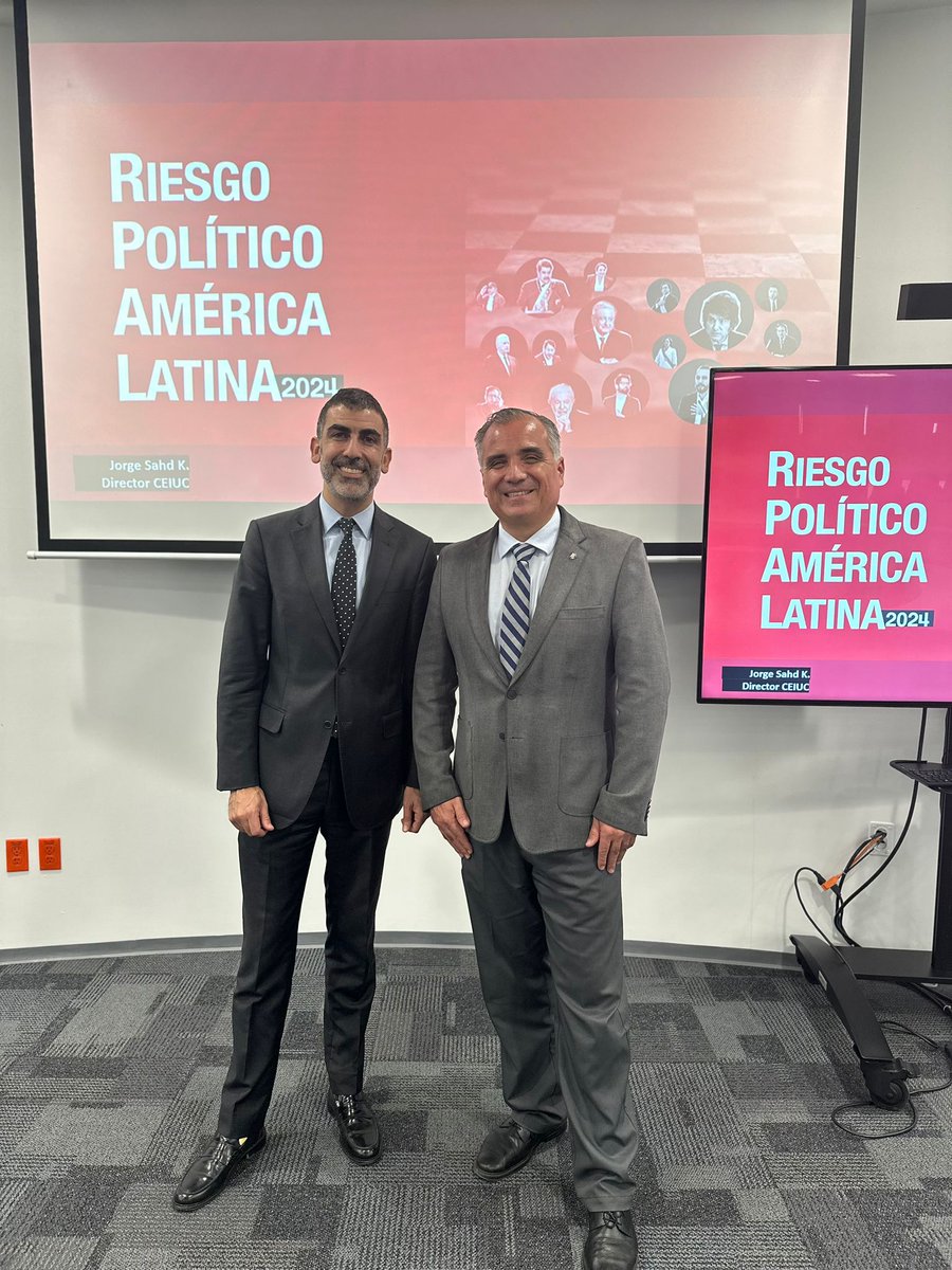 JfrochaF's tweet photo. El martes pasado tuvimos el honor de recibir al Mtro. Jorge Antonio Sahd @jorgesahd , Director del Centro de Estudios Internacionales Pontificia Universidad Católica de Chile @ucatolica 🇨🇱 https://t.co/lFlDV0dfVb