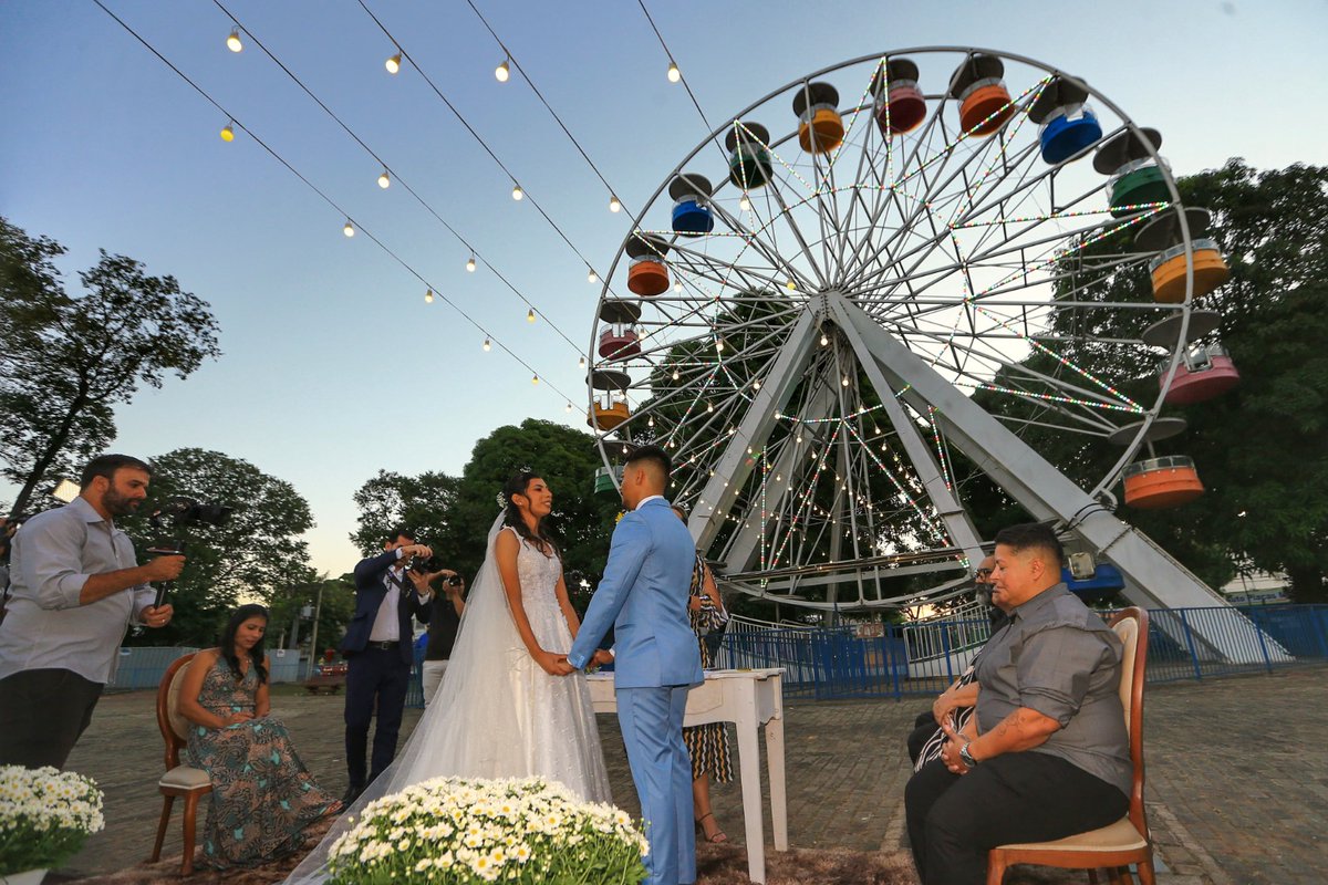 jornal_opopular's tweet photo. Casal que se conheceu no Mutirama se casa no parque em frente à roda gigante; vídeo
📲 Leia agora em O Popular https://t.co/9vM495rXc9
#LeiaAgora #OPopular #Cultura #Casamento #ParqueMutirama #Goiânia #Agetul https://t.co/cK7lVf0WZ1