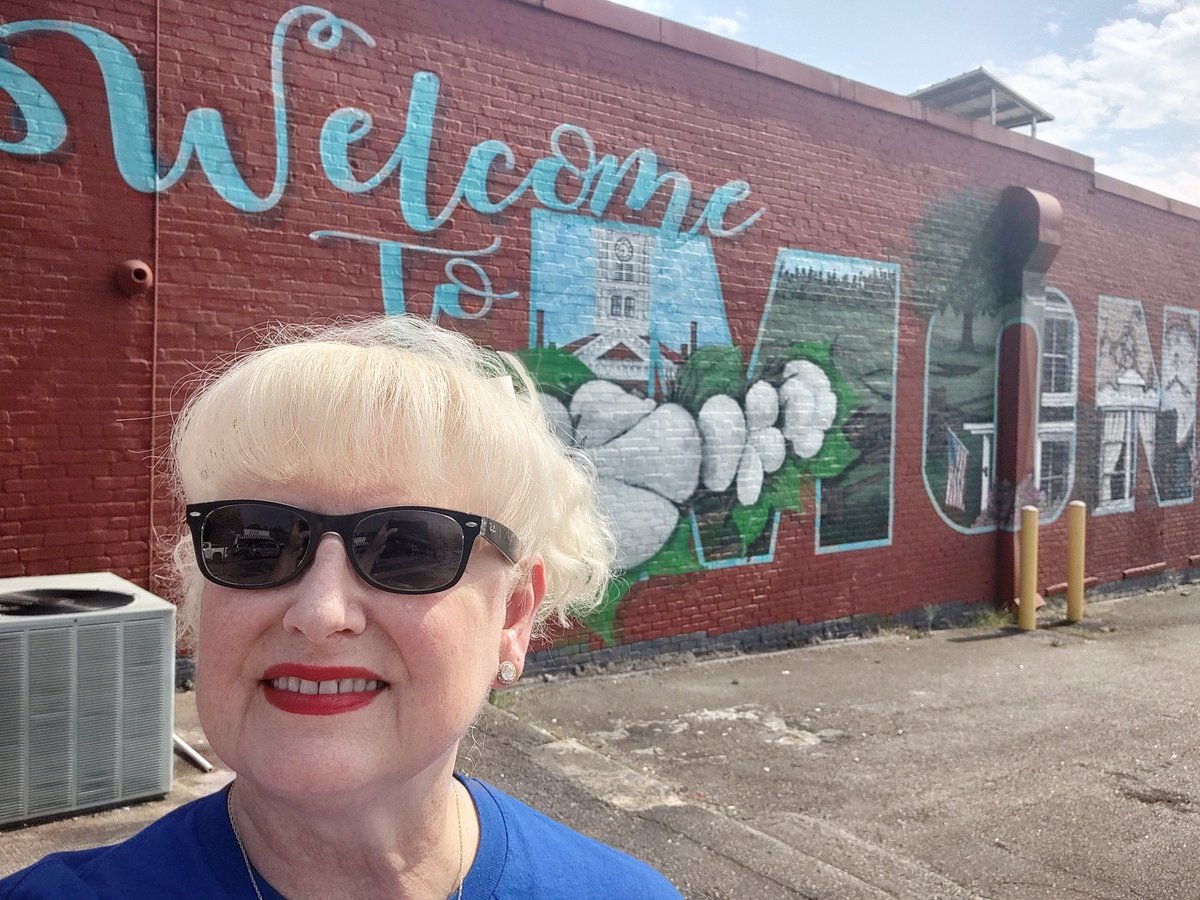 DrMonicaHenson's tweet image. Just set up my utility accounts for my 1908 bungalow on Broad Street. Having the furnishings moved in on Saturday! ❤️💐🥰🎉 #MyLittleCity #WalkToEverything