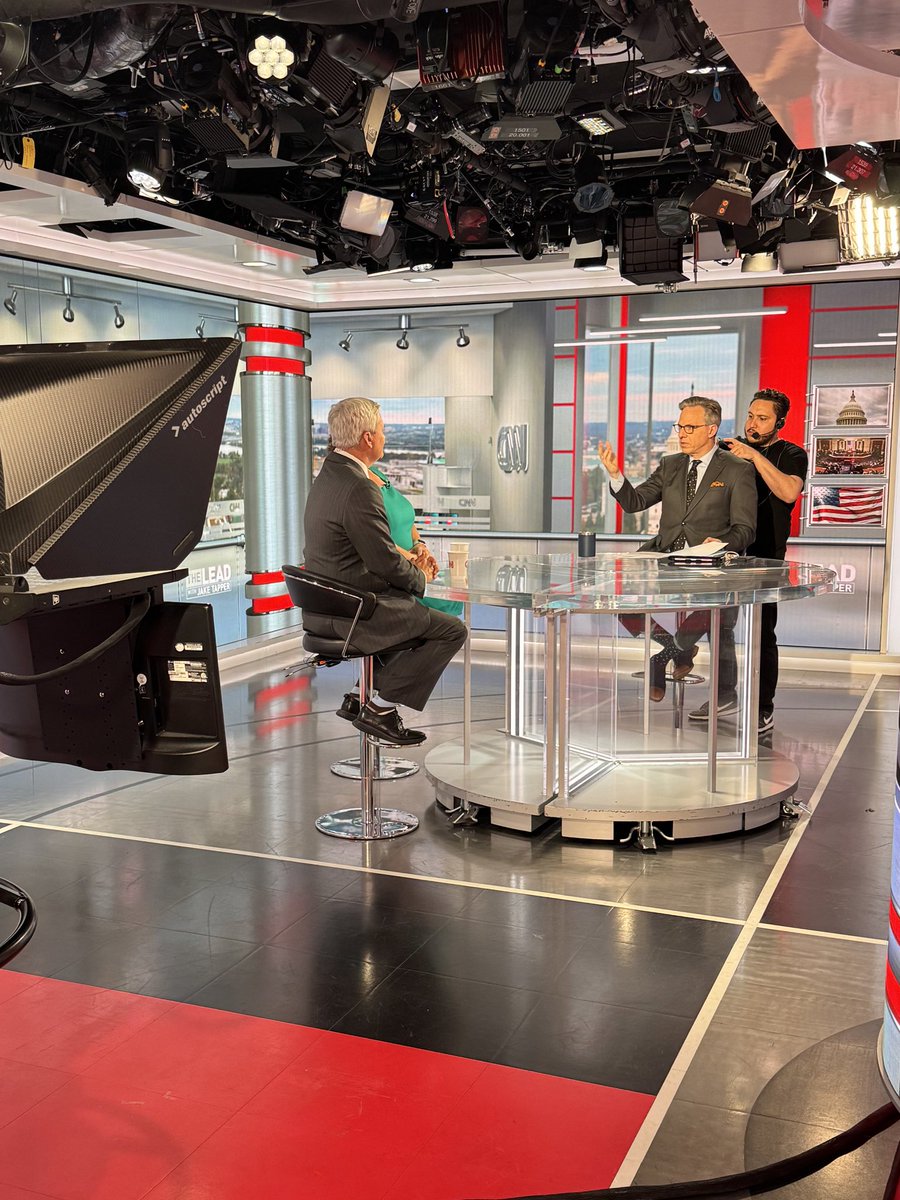 📺🚨 Joining @jaketapper on @TheLeadCNN with @RepKatiePorter to discuss our bipartisan ethics reform legislation which will ensure American presidents, vice presidents, and their family members cannot profit from their proximity to power. Tune in to @CNN at 5pmET!