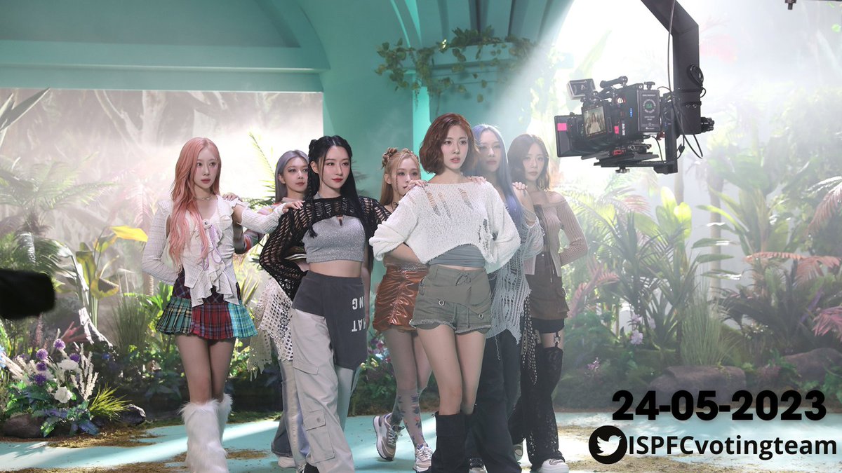 ISPFCvotingteam's tweet image. Hace 1 año :  Dreamcatcher lanzó su 8vo Mini Álbum con su canción principal :  &quot;𝐁𝐎𝐍 𝐕𝐎𝐘𝐀𝐆𝐄&quot; 🎬🎬
#Dreamcatcher #드림캐쳐 @hf_dreamcatcher
#Apocalypse #From_us #BONVOYAGE