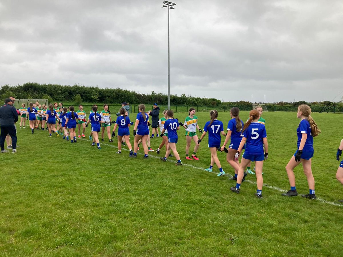 On Wednesday evening our u14 girls took to the field again v Warrenpoint in Dunavil. Despite the end score our girls showed great pride and teamwork again. Keep it going girls. 🏐👏