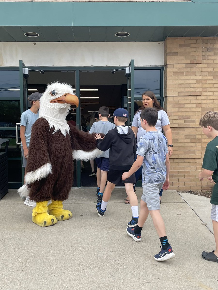 Lauren Field tweet media