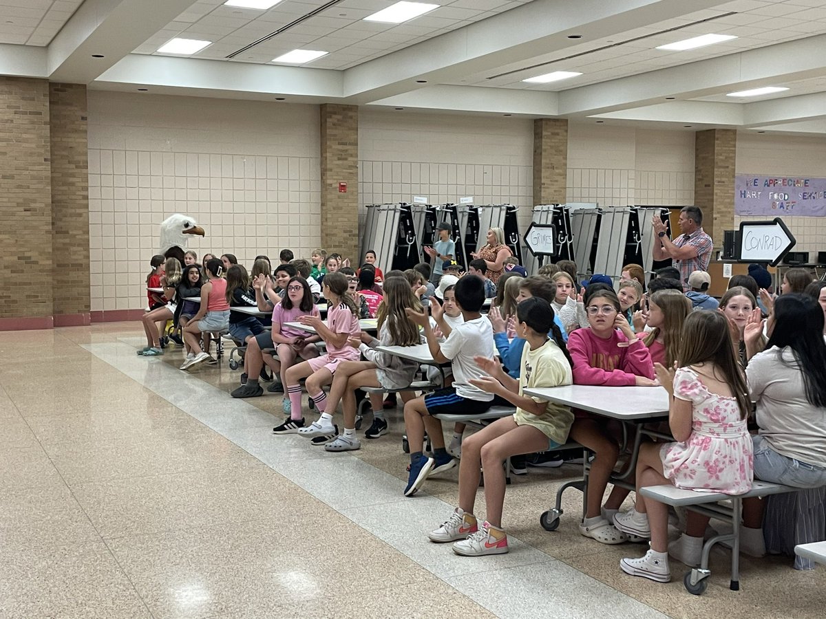 Lauren Field tweet media