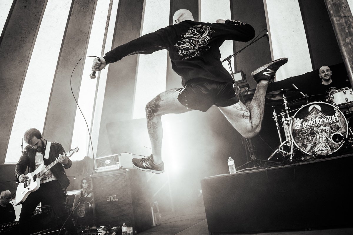 Jump on new shows this weekend ! 
Let’s go South West ! 🌊👟🔥
✅ goo.gl/xrejVo

24.05 🇫🇷 @baillarock_unitedwefest // St. Georges les B.
25.05 🇫🇷 @liledumalt // Hossegor

📸 @glenzer_li ©
.
.
.
#beyondthestyx #hxc #ontour
#musicfestival