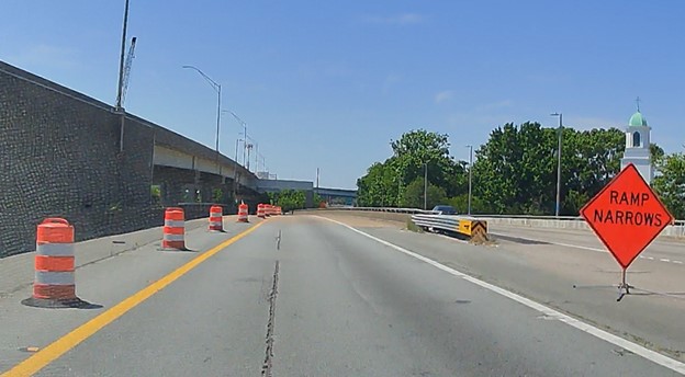 Starting as early as Friday, May 24 at 5 a.m., the interchange ramp from I-64 west to I-564 west in @NorfolkVA will be two lanes instead of a single lane to help lessen traffic impacts and provide congestion relief to motorists during peak summer travel. #hrtraffic @VaDOT