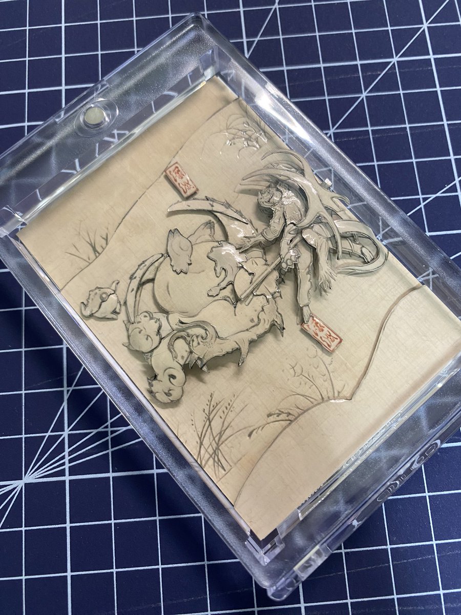 yy6716465's tweet photo. 今回はシス=魔=シャルの絵画verをシャドーボックスにしました！3体のクリーチャーのバランスを奥行きを意��しながら作りました！シャドーボックス楽しい！
#デュエル・マスターズ
#シャドーボックス 
#アビスロイヤル https://t.co/Rq0cwLGXfT