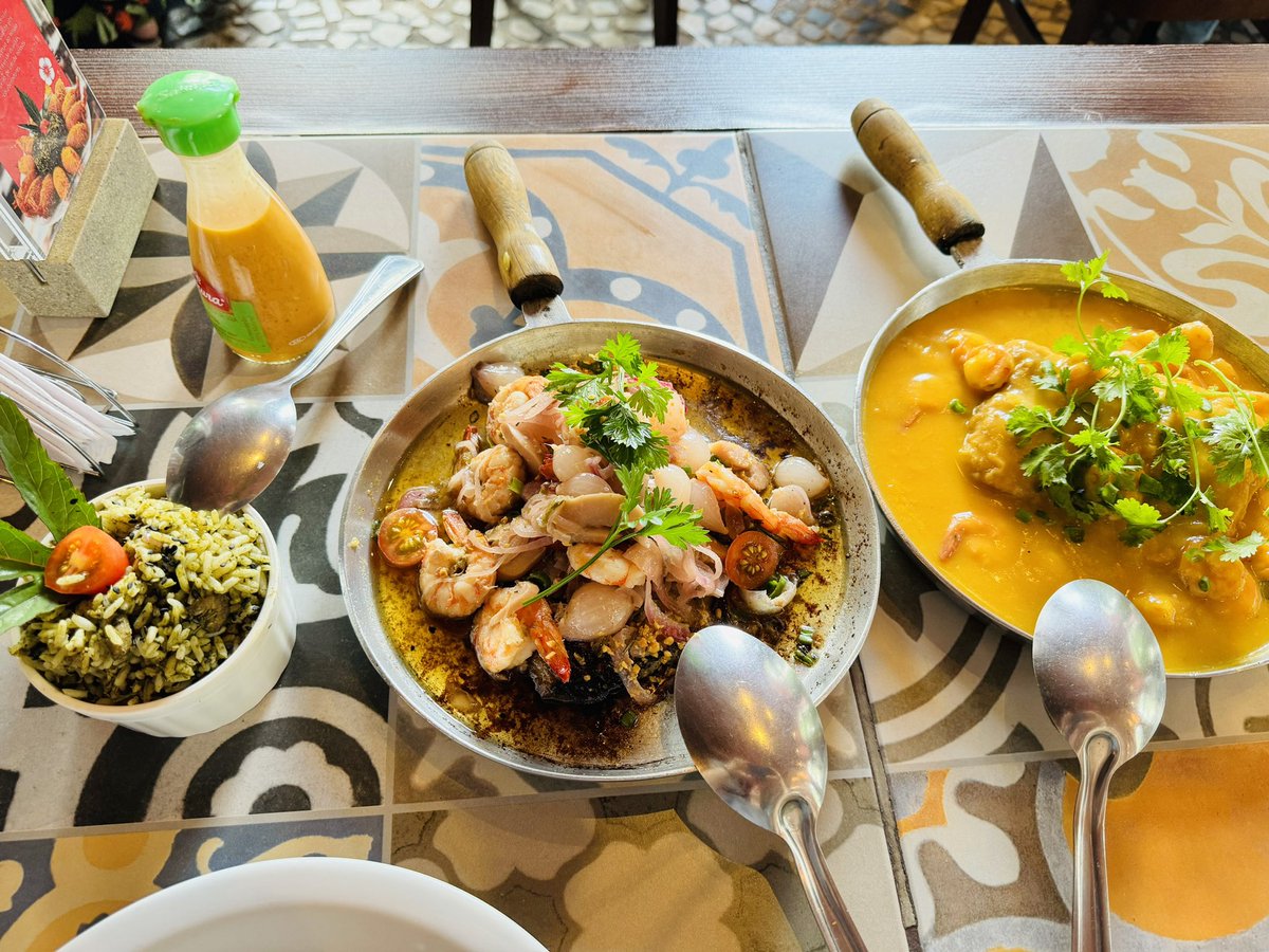 diegoemir's tweet image. Não basta dizer que “torce” pela prosperidade do Centro Histórico. Tem que frequentar e consumir nos estabelecimentos comerciais para garantir a economia da região. Hoje, fui mais uma vez no Flor de Vinagreira, um dos melhores restaurantes da Ilha.