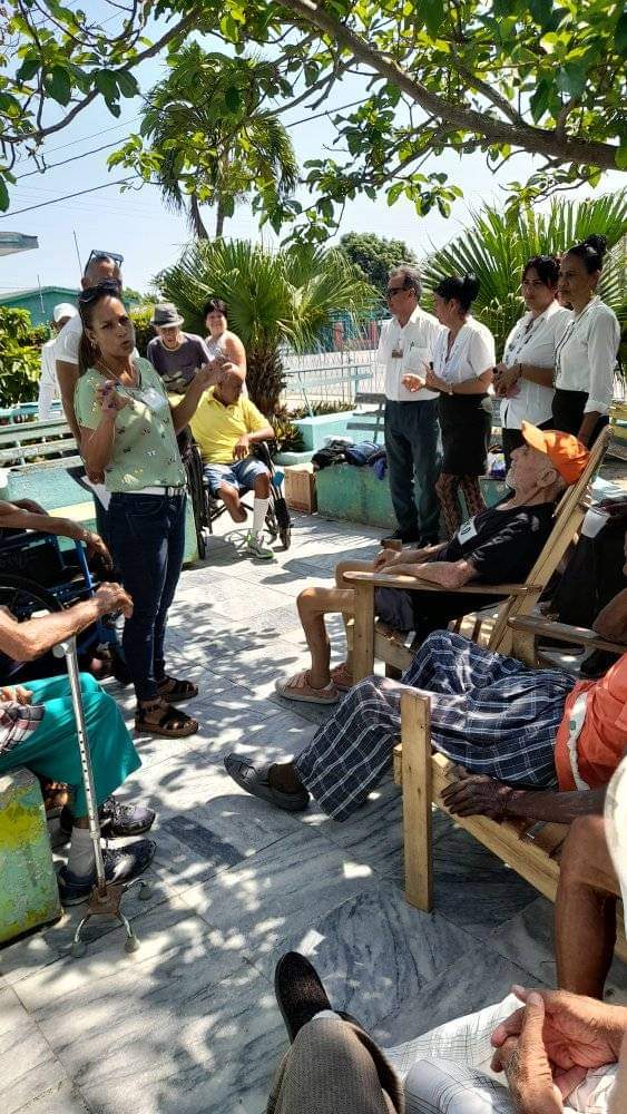 Luisito55026613's tweet photo. Se recibe donacion para nuestros Adultos  Mayores del Hogar de Anciano, x el colectivo de trabajadores del banco, en saludo al 41 aniversario de BPA, y el 123 natalicio de Lazaro Peña.
#hogardeancianos
#BancoPopular
#IsladelaJuventud
@Dra_BDaudinot @LorenzoOsbel https://t.co/IUkzSFdE0s