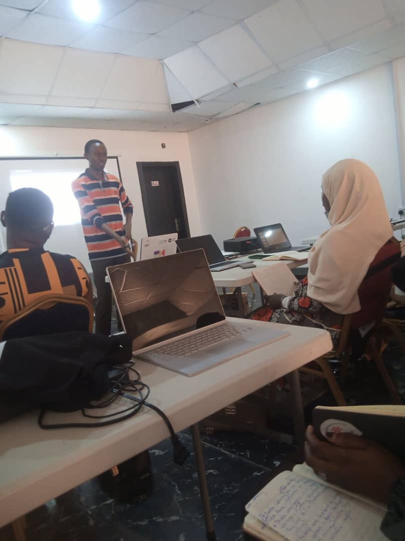 Braktom99's tweet photo. #DAY3 at @Webfalainitiat1
I learnt about the roles of data scientist, Code asset management, development environment, execution environment and also the open source tools for data science which are MongoDB, My SQL, Airflow etc.
#WebfalaStem24
#STEMFellow
#STEM
#WebfalaTraining https://t.co/dY7fP3ZFL0