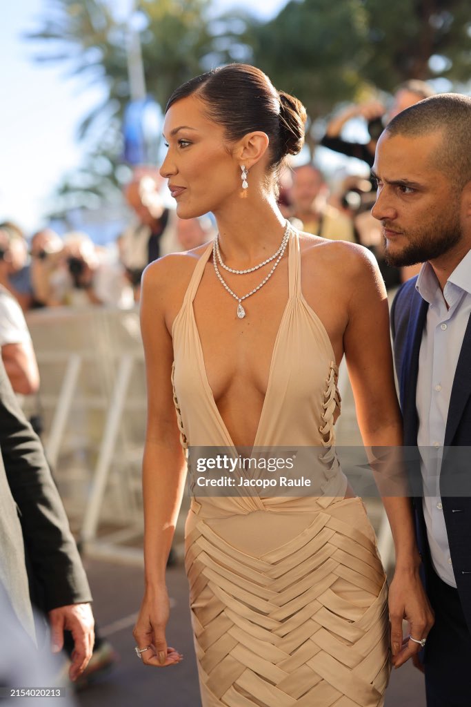 Hadid News tweet media