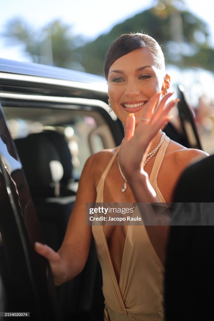 Hadid News tweet media