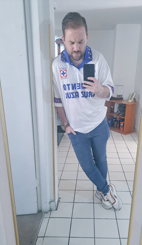 jpva90's tweet photo. Que la magia de la playera de Don @CHermosillo27 nos lleve a la 10a!! 💙⚽️ vamooos!!! @CruzAzul https://t.co/I0qmwdQ0Ld