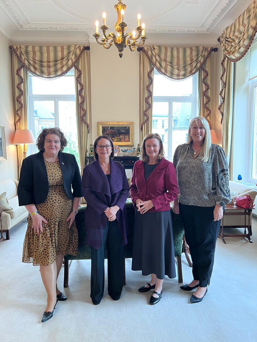 Networking with Defence Women in Luxembourg. Thanks to Minister @Yuriko_Backes, @NSPA_NATO Stacy Cummings and @BAESystemsplc Gabby Costigan for our meeting this evening. Great conversation from 🇺🇦 to how our careers brought us to defence and how we need more women to join us!