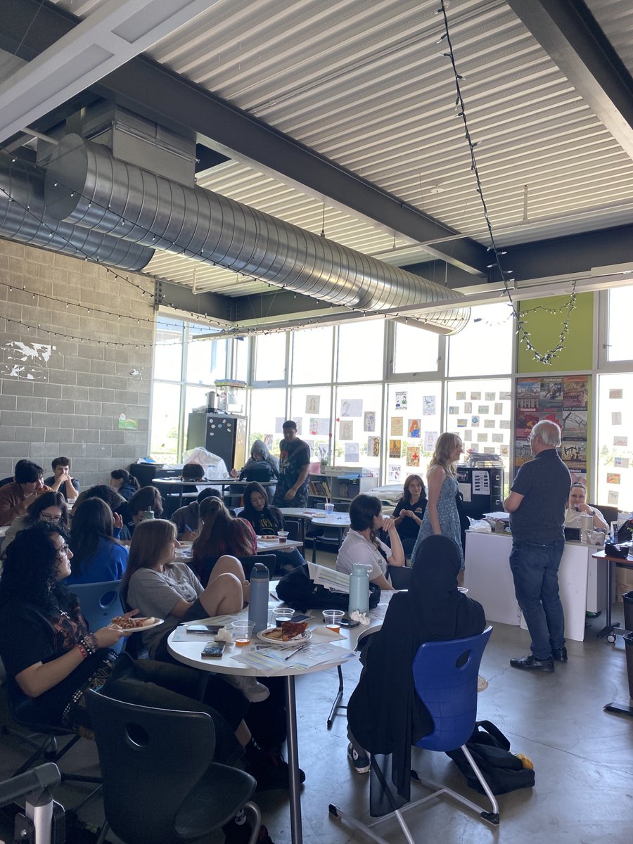 Futures14580014's tweet photo. Our Leadership class attended a SafeTalk workshop, learning about suicide prevention and how they can help each other and their peers. #GccLevelUp @GCC_Charters #ElevateOurImpact #UnleashingGreatness https://t.co/BkDxMbZDcF