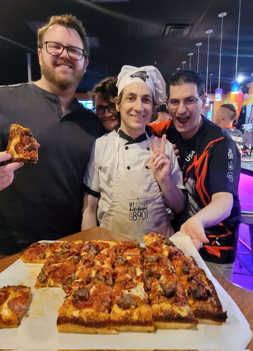 There is no better pair that a <a href="/seggellion/">Seggellion 🍕</a> pizza and a <a href="/barcitizensc/">Bar Citizen</a>. Segg is returning to #EQNXPrime2954 May 31st at 5PM to serve up the best za this side of #StarCitizens Stanton. 

If you haven't had a chance to get your order don't miss out!! 

seggellions.pizza/products/equin…
