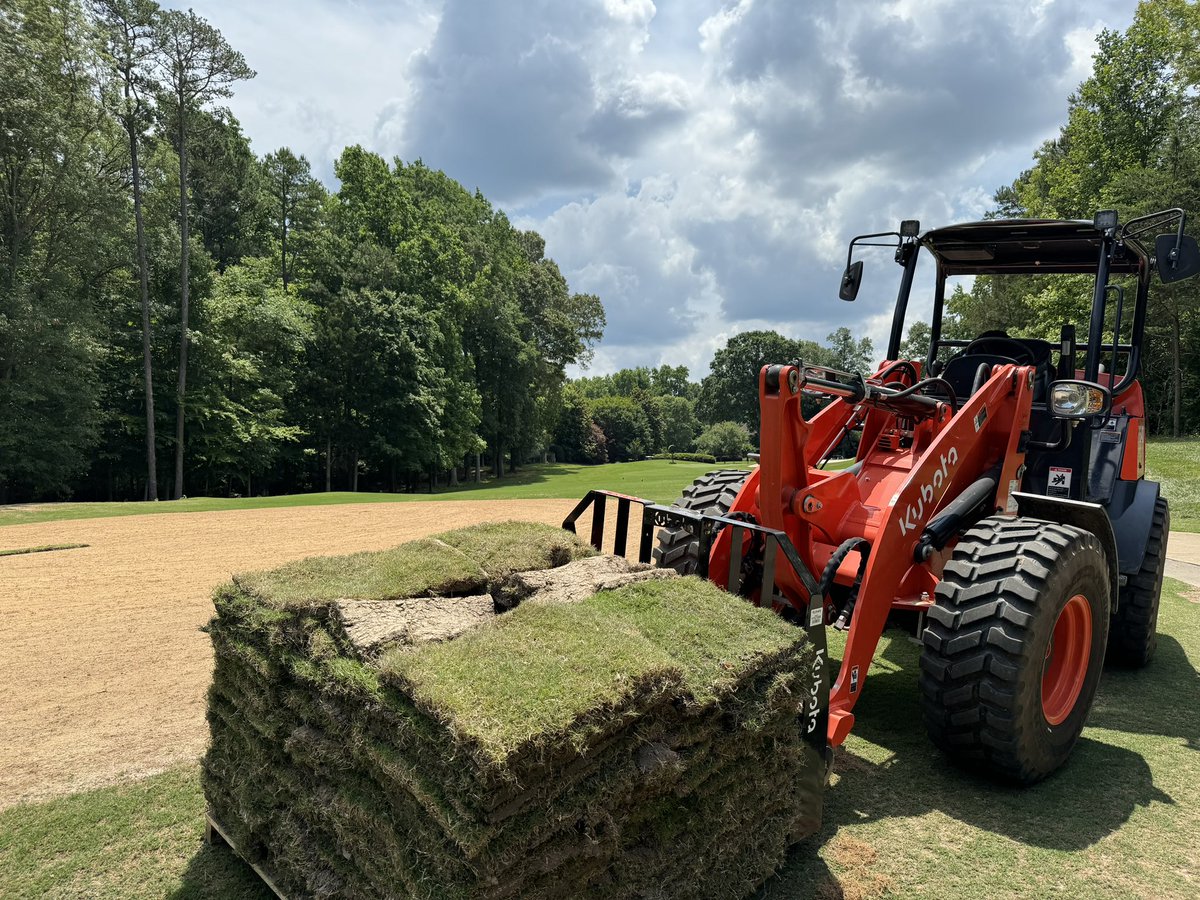 DMcRorie's tweet photo. More L36 sod hitting the ground today @ClayCGCS and the L93 is looking a little unhappy 😳 The GCM Team has absolutely crushed it this week. On to Friday!! @AspenGolf @invitedclubs https://t.co/rlYdeF8UoX
