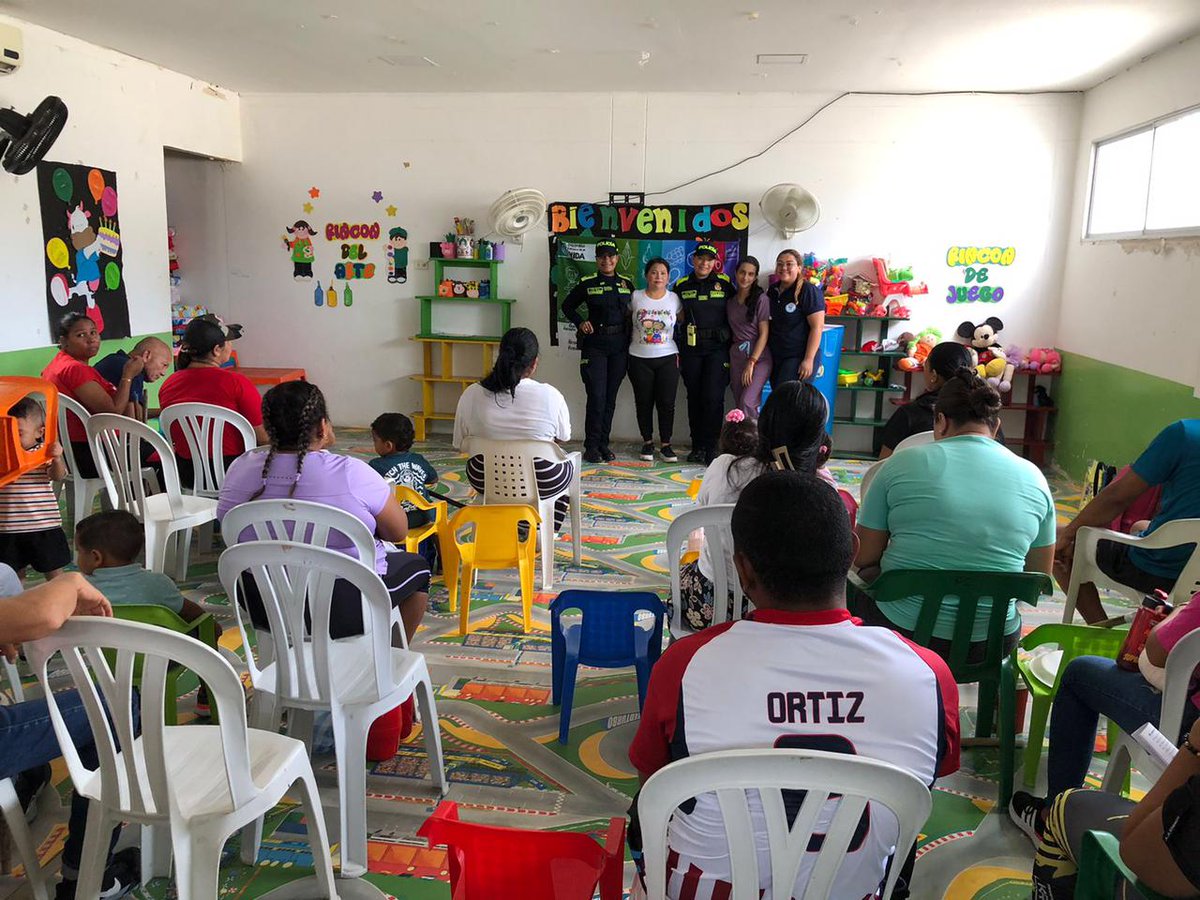 PoliciaDeCesar's tweet photo. En el municipio del #Copey, realizamos una campaña  de sensibilización a los padres sobre el aumento de abuso sexual infantil. Se hace un llamado urgente a la comunidad para que denuncien cualquier tipo de hecho delictivo a nuestras líneas de atención 123 de la Policía Nacional. https://t.co/5Z2wXFwRST