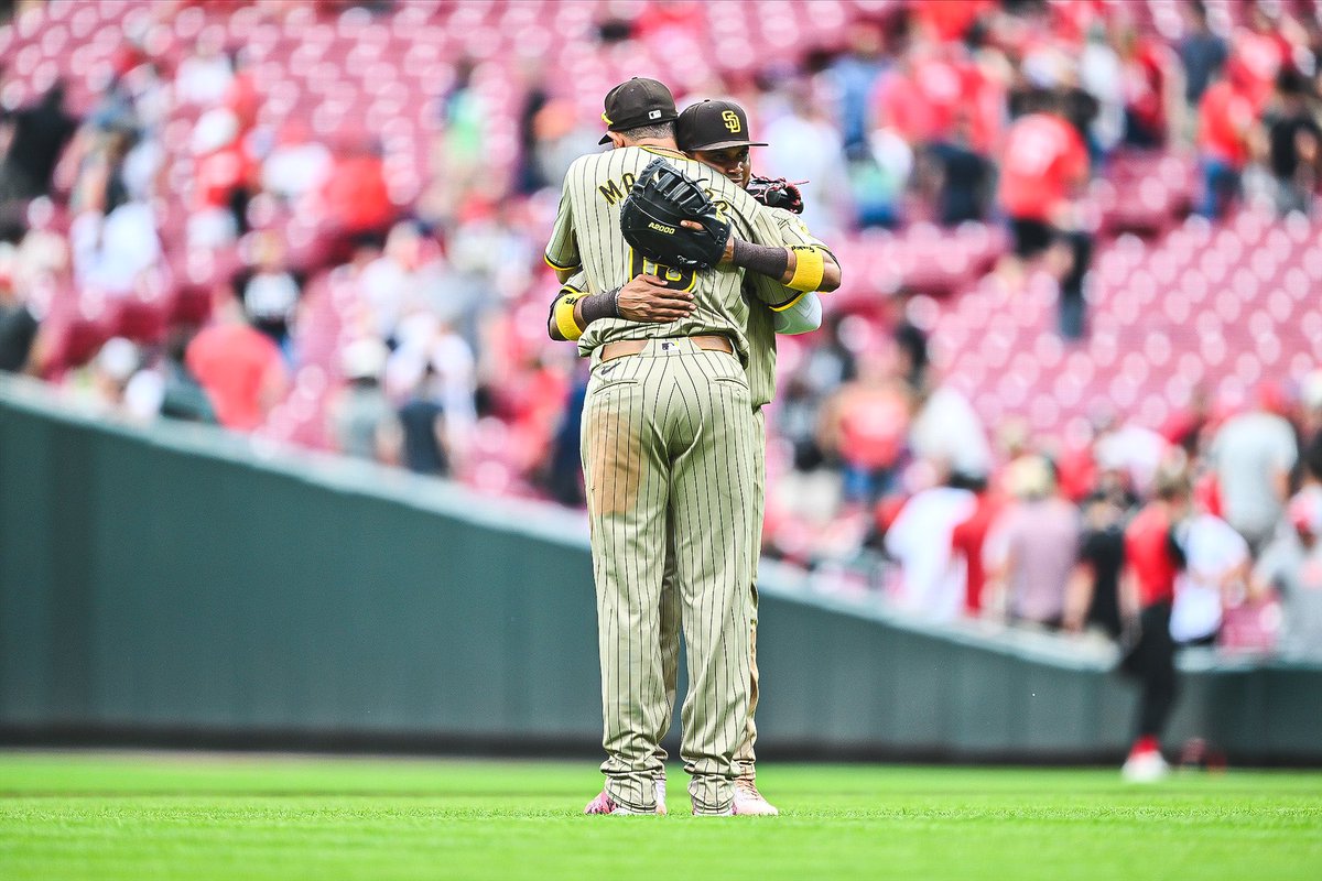 Padres's tweet photo. Never back down, never what? https://t.co/eEv7F7d6PW