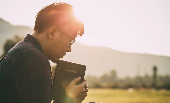 LA ORACIÓN SINCERA
📖 #Daniel10 

✅️ La oración sincera abre el Cielo (v. 12)
✅️ La oración sincera abre el entendimiento(v. 14)
✅️ La oración sincera abre el corazón (v. 16, 17)