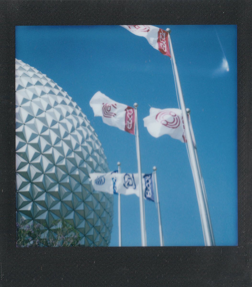 Gaige_404's tweet photo. Here are some scanned shots from Epcots Flower and Garden Festival. There where so many things to take photos of, on a perfect day, AMAZING!

#epcot #disneyworld #photography #landscapephotography #lomography #amusmentpark #iloveinstantphotography https://t.co/vxDHvUCrV4