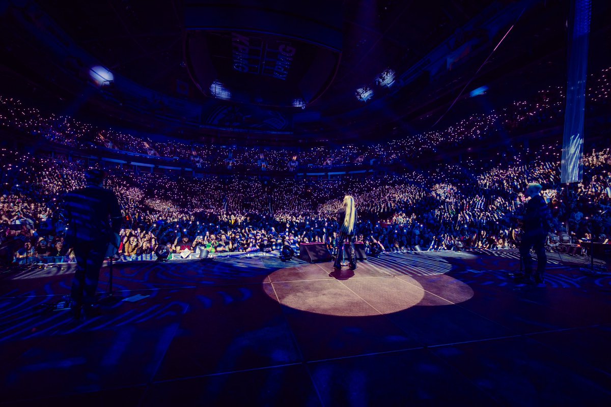 Avril Lavigne tweet media