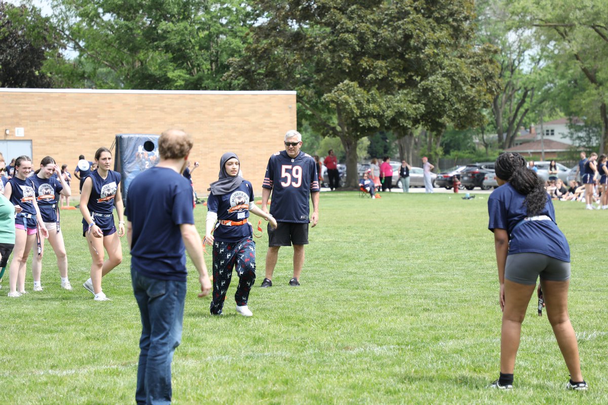 On Tuesday, Former Bears LB Jim Schwantz participated in a Monsters Flag Football Clinic at Regina Dominican High School in preparation for their inaugural Girls Flag Football season. #Herstory #GirlsinFlag #ThisIsHSFootbal (Photo Credit: Ellie Schmerler-Rich)