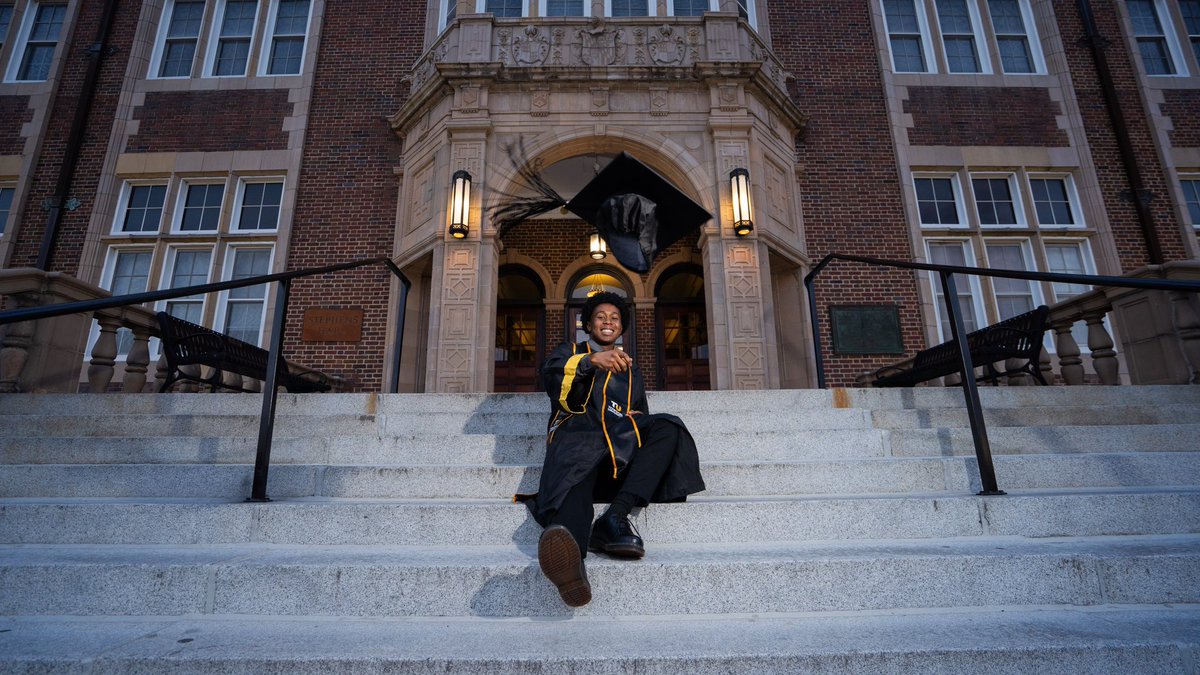 DaSoloin's tweet photo. Finally graduated from University. Even though I wasnt a fan of school I found joy in academia thanks to amazing friends, family, and professors. Dad I miss you, but I made it. Your love and support got me here. Even though you’re not here to see it, I hope I made you proud 🎓 https://t.co/Y7xVpXNxNz