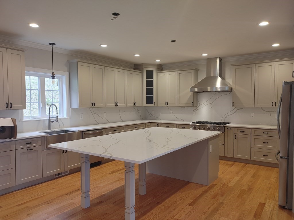 McLeodTheAgent's tweet photo. #OpenHouse 5-26-24  at 11:00 AM - 1:00 PM @ 10 Stockwell Farm Way #SuttonMa This 4 bed, 3.5 bath home boasts a chef-grade kitchen, open-floor plan, and 4,500 sqft of living space.  #WorcesterMARealEstate #RIRealEstate #NewConstuction #homesforsale https://t.co/vPZQYn3YtF