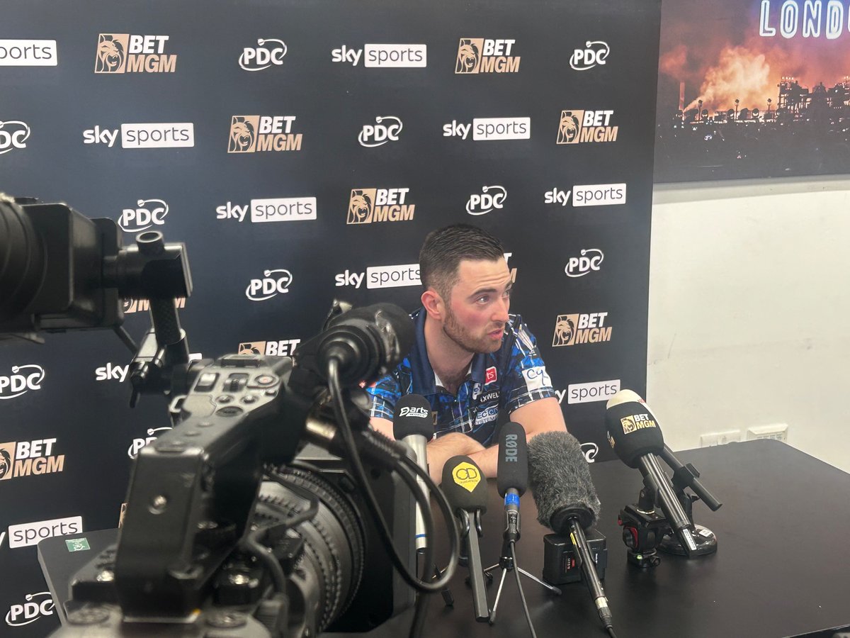 Luke Humphries, runner up is speaking to the media. ‘It was a privilege to be part of this final, I am gutted but I’ve had a good season…I truly believe we will face off in other finals, I think we are the best two players in the world right now’.
