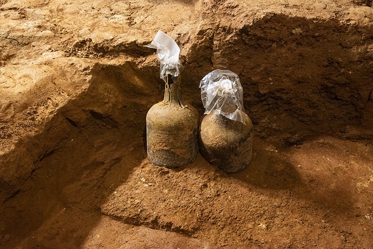 250-Year-Old Bottled Cherries Discovered at Mount Vernon mymodernmet.com/bottled-cherri… #Archeology #bottledcheries