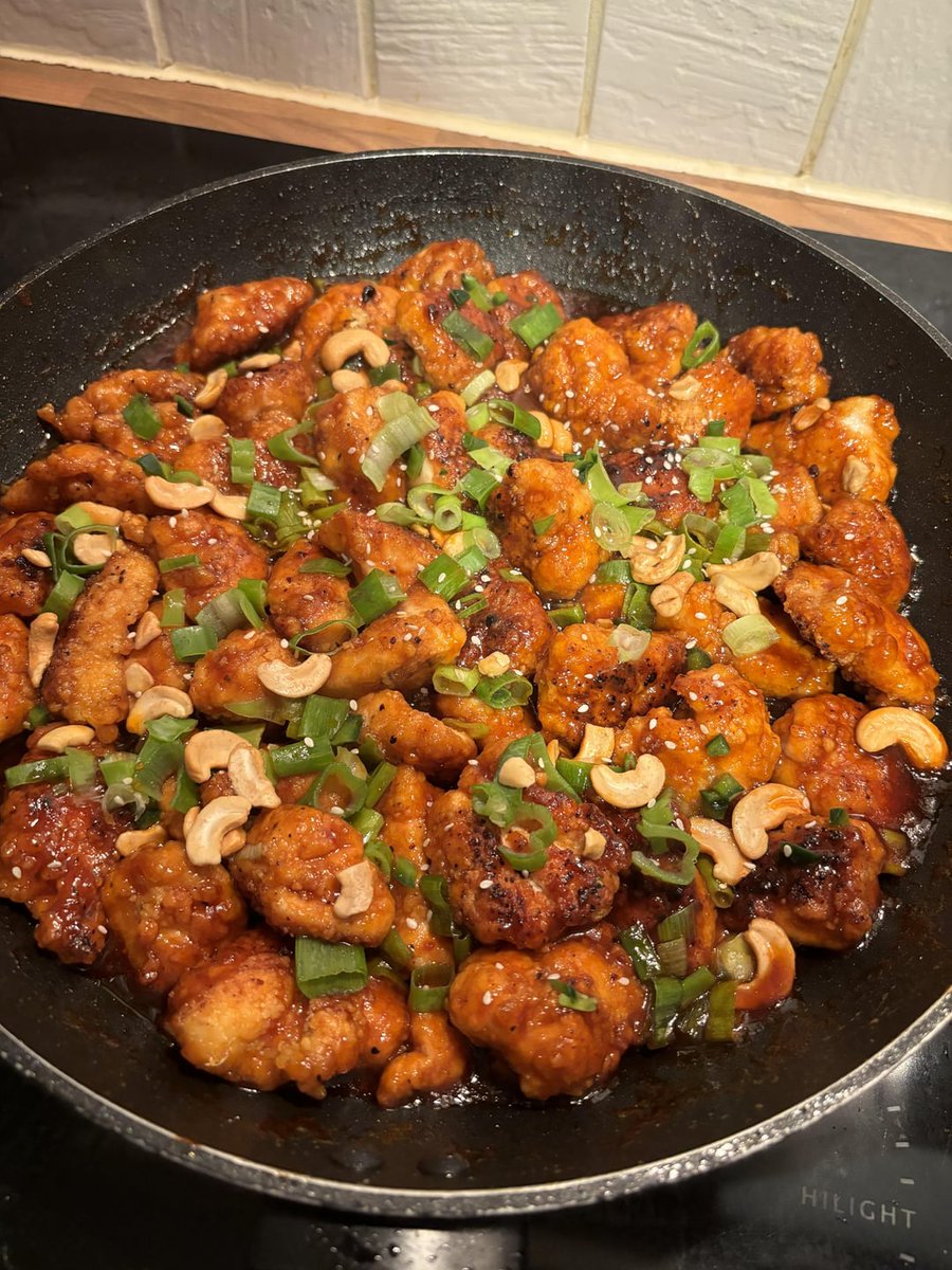 Asian style sticky chicken bites with cashew nuts,chilli and rice ….becoming one of the family favourites[Homemade] diningandcooking.com/1405689/asian-… #Food