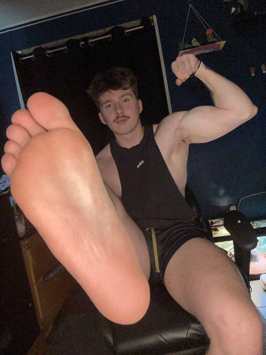 Doing a sale through this weekend, clips are just $8/min. Come worship these perfect peaks and soles 🤑