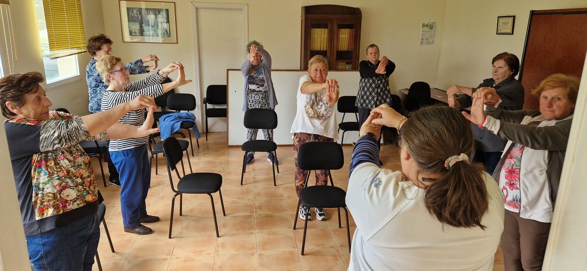 SaraSantam92289's tweet photo. Hoy pasamos consulta en Querúas! 🌿☀️ Nunca faltan la motivación y las risas en el grupo de deporte de los jueves! 🏋‍♀️ Además del consultorio, otra parte fundamental es la atención y el seguimiento estrecho de los pacientes de la residencia 🏡 @treviascuidando https://t.co/8qP9JXT2KY