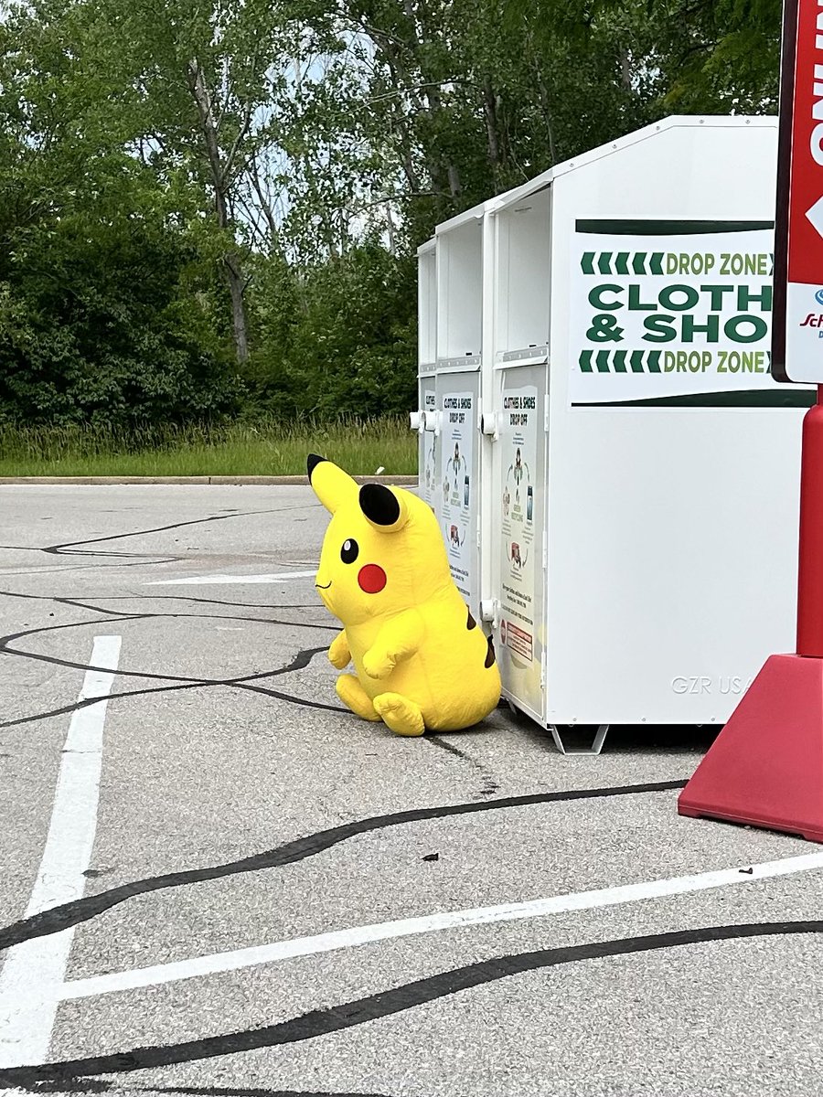 angelasiebum's tweet photo. Spotted in Schnucks parking lot (Butler Hill)..someone save him 🥹 https://t.co/KcDBtZpLPL
