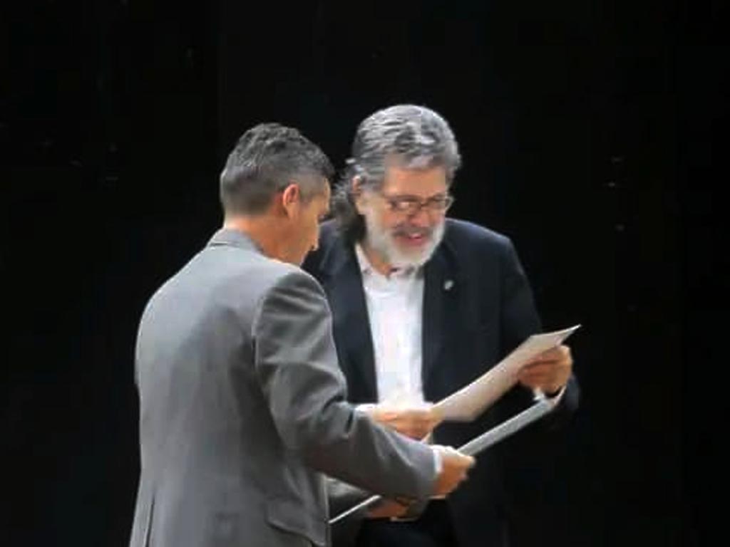 EmbajadaCuba's tweet photo. El título de doctor Honoris Causa, en Ciencias Sociales le fue conferido hoy aquí al intelectual cubano Abel Prieto por la Universidad Central Marta Abreu de Las Villas, en esta ciudad en el centro de Cuba.
#Cuba #Honor #AbelPrieto
#UniversidadCentralMartaAbreu https://t.co/0XY9EXsBpS
