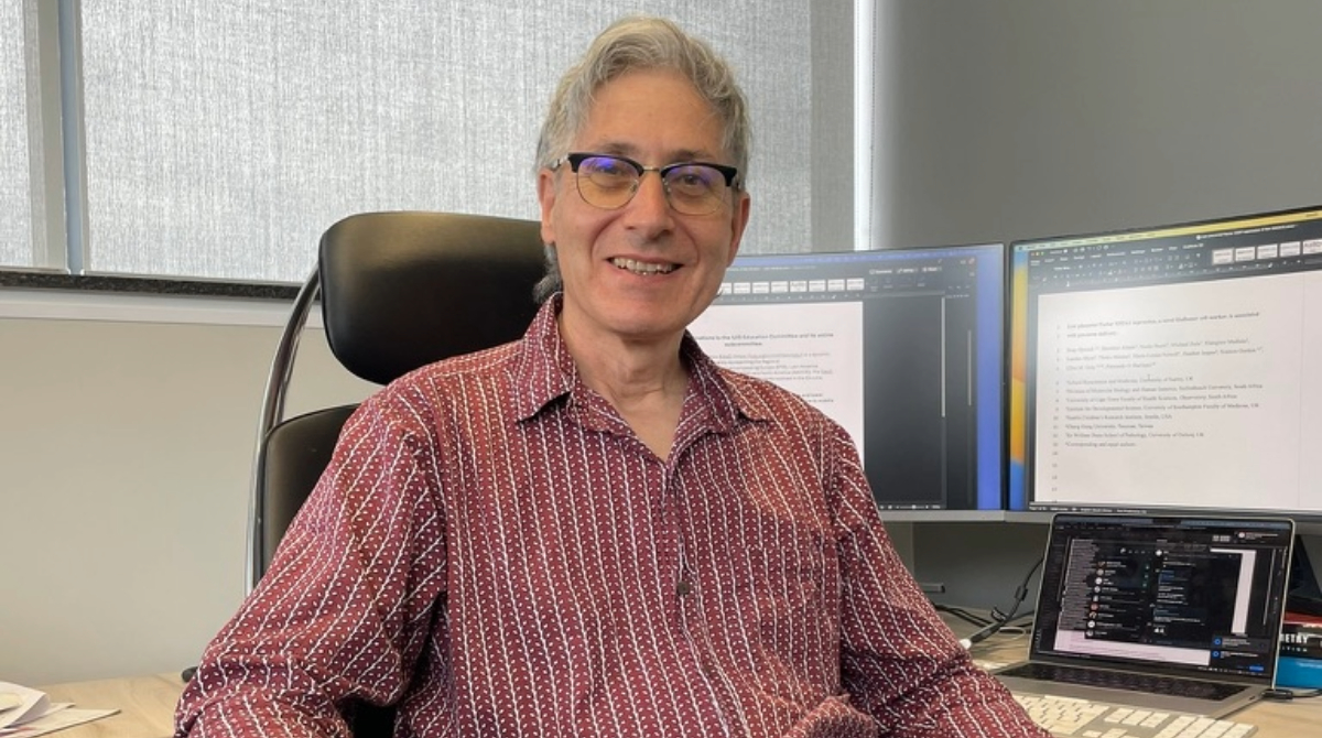 GOOD NEWS FRIDAY 🥳 | Prof <a href="/gray_clive/">Clive Gray</a> from our <a href="/SUImmunology/">Division of Immunology</a> has been awarded a R28 million grant from the <a href="/Fogarty_NIH/">Fogarty at NIH</a> at the US <a href="/NIH/">NIH</a> to initiate a training programme to understand the immune systems of HIV+ mothers and their newborns.
READ MORE here: sun.ac.za/english/Lists/….
