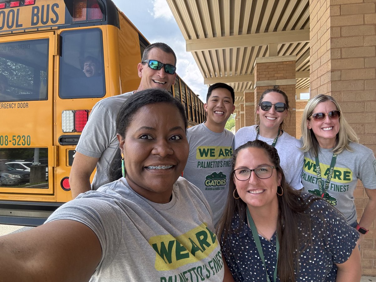 AlisaLong33's tweet photo. Last bus of the school year! This year is bittersweet. @mgmgators https://t.co/fDkZNWDpZF