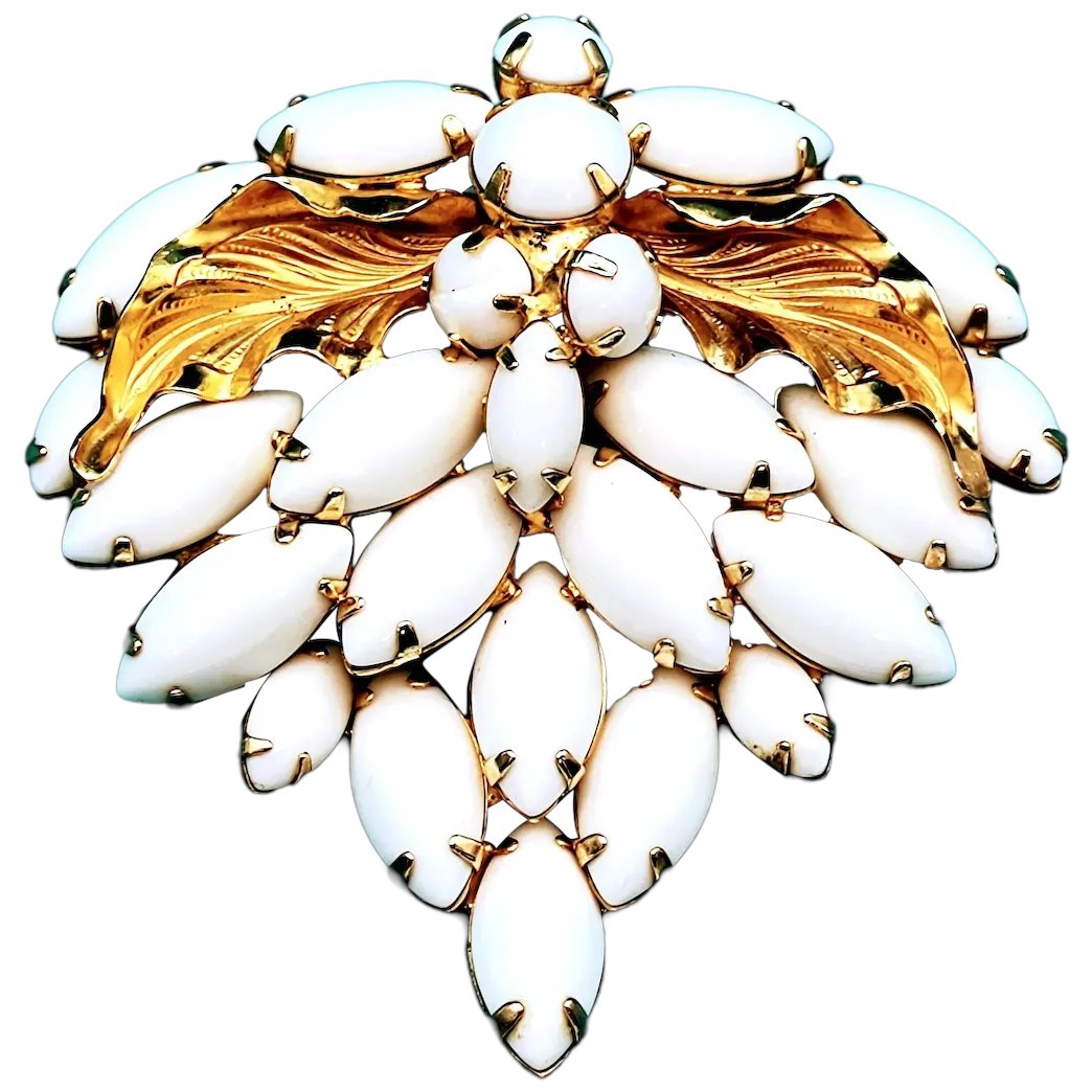 Weiss Dimensional Marquise Shaped White Milk Glass Cabochons Goldtone Metal Brooch #rubylane #vintage #retro #designer #hautecouture #brooch #vintagejewelry #giftideas #jewelryaddict #vintagebeginshere #fashionista #diva rubylane.com/item/136230-E1…