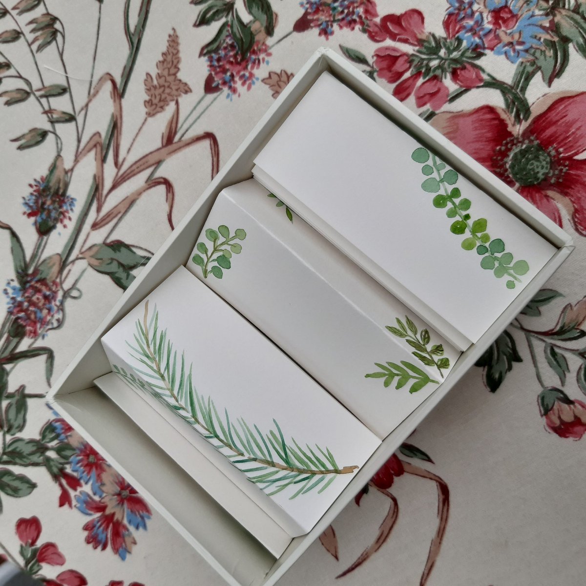 What do you think of this presentation of the wedding place cards?