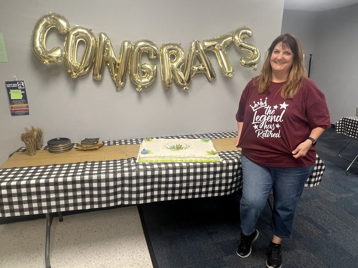 awlsmo's tweet photo. It’s only fitting that Mrs. Martinez’s last day had her directing the 4th graders during the bridging ceremony!  JMo’s final performance! #finalcurtaincall https://t.co/oJ5zgV393w