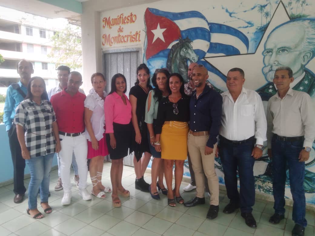 EsbuJ43300's tweet photo. Varios directivos de nuestro municipio lograron un paso muy importante, acaban de superar el taller de tesis ll de la Maestría en Dirección Educacional, enhorabuena.
#JuntoSumamosAlDesarrollo
#EducaciónJobabo
#CubaMined https://t.co/8OMKj950rd