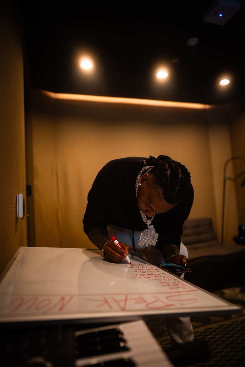 MoneyBaggYo's tweet photo. Just Got A Crazyyyyy Feature In I Couldn’t Drop This Project Without Now Everything Locked In Fasho sho Its Worth Da Wait👀🔒🔥

ALBUM : SPEAK NOW 🗣️
NEW DATE: JUNE 14th https://t.co/sBbiUi0Hgc