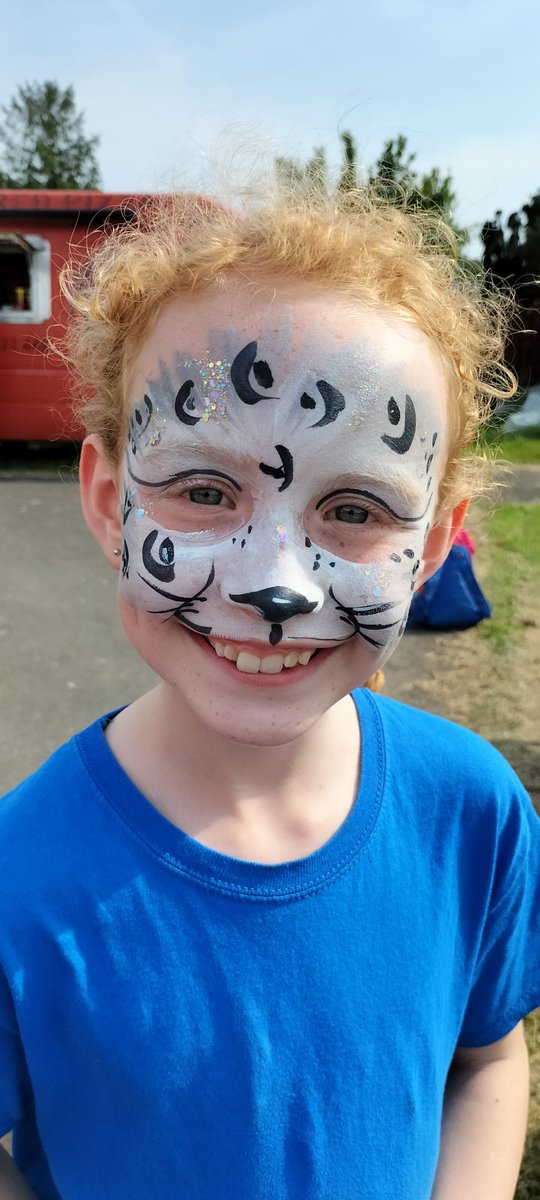 PtaCrha's tweet photo. Diolch enfawr i Jen Ace (Instagram - acefaces_facepainting) am beintio gwynebau am ddim! Roedd pawb yn edrych yn wych 🤩

Huge thank you to Jen Ace (Instagram - acefaces_facepainting) for painting faces for free! Everyone looked amazing 🤩 https://t.co/30bvDUOxZL