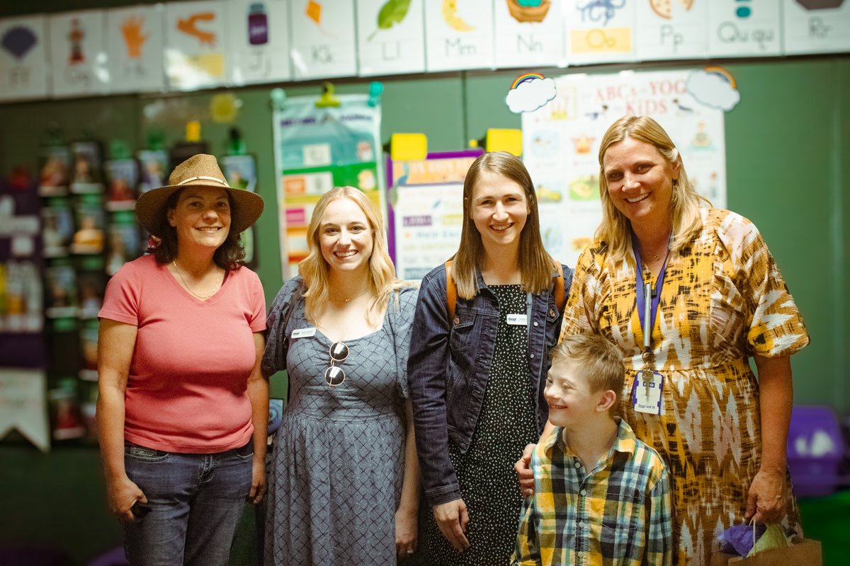 AllThingsBluSF's tweet photo. Down Syndrome Association of Greater Toledo rewards Mrs. Zaper in going above and beyond for students with down syndrome. A sweet recognition for Crissey Elementary 3rd grade teacher Mrs. Zaper, and thank you to DSAGT 🩵 https://t.co/0eudnRwyna