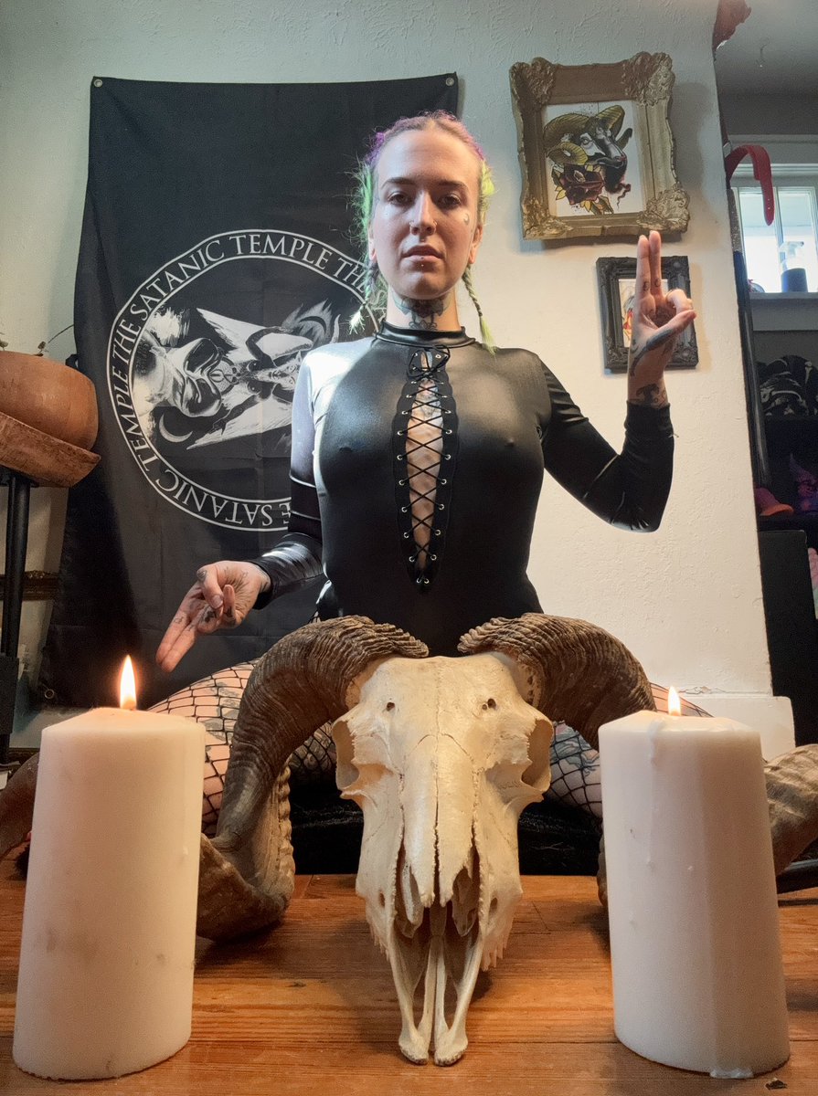 Jessienoctis's tweet photo. Ave Satanas 🕯️ https://t.co/lGaehbZT3n