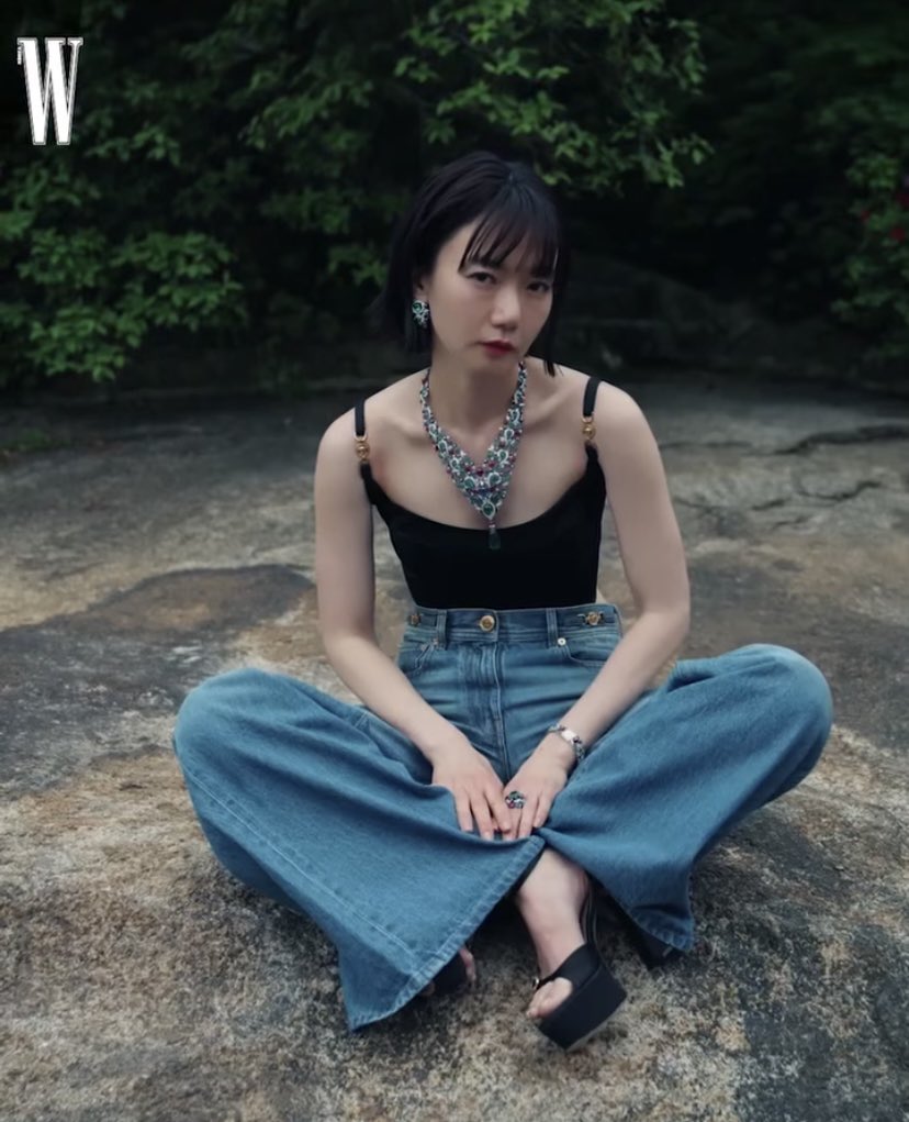 baesdoona's tweet photo. looking for a gf who looks like this thanks https://t.co/ydFTO9BG6R