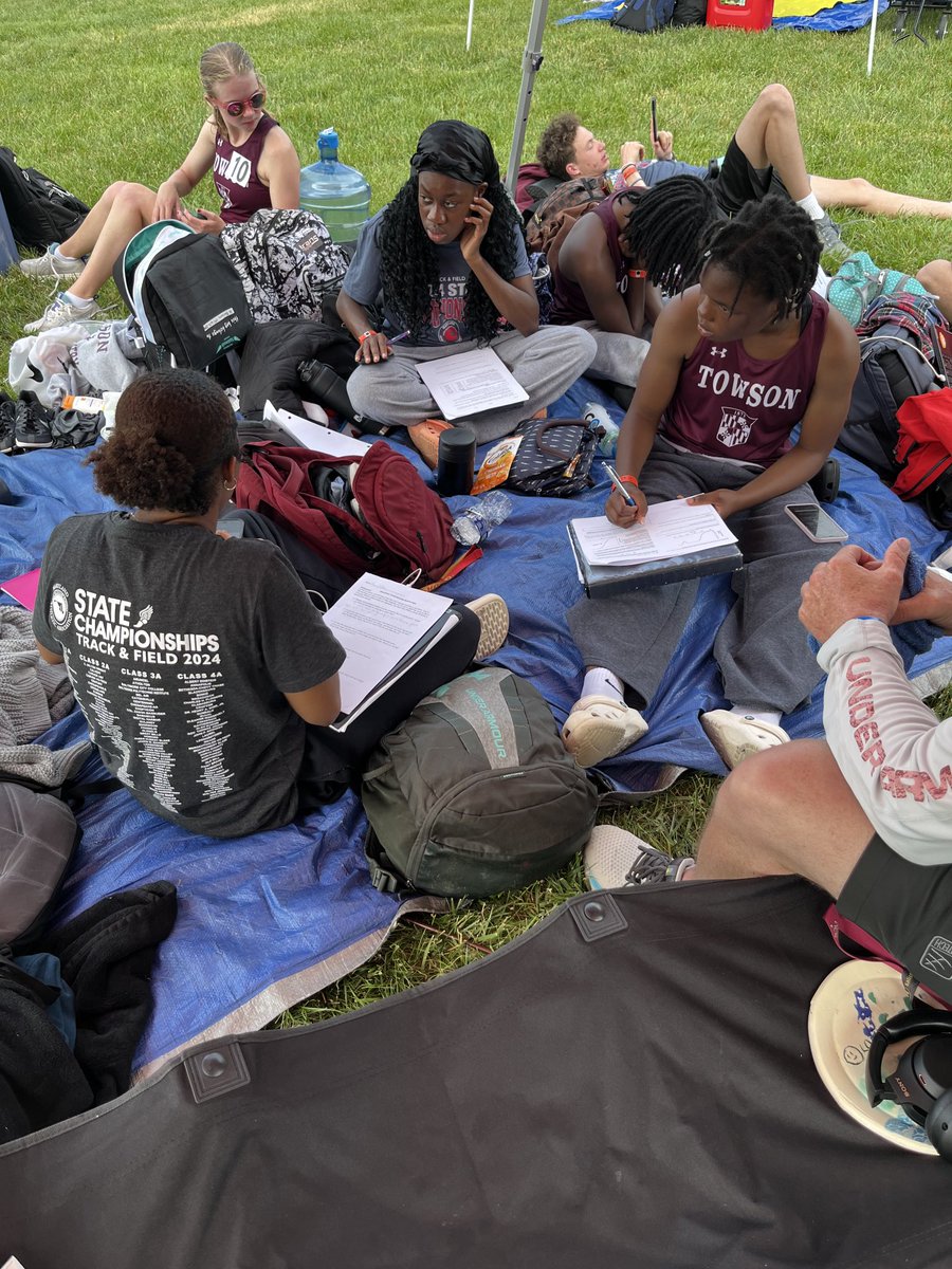 TowsonXCTF's tweet photo. Keeping the student in student-athlete at the 3A State Meet!!! #MindsInMotion #GeneralsLead ⁦@TowsonHSsports⁩ ⁦@TowsonBoosters⁩ ⁦@kculbertson2⁩ https://t.co/Jnlnbt4Zbe